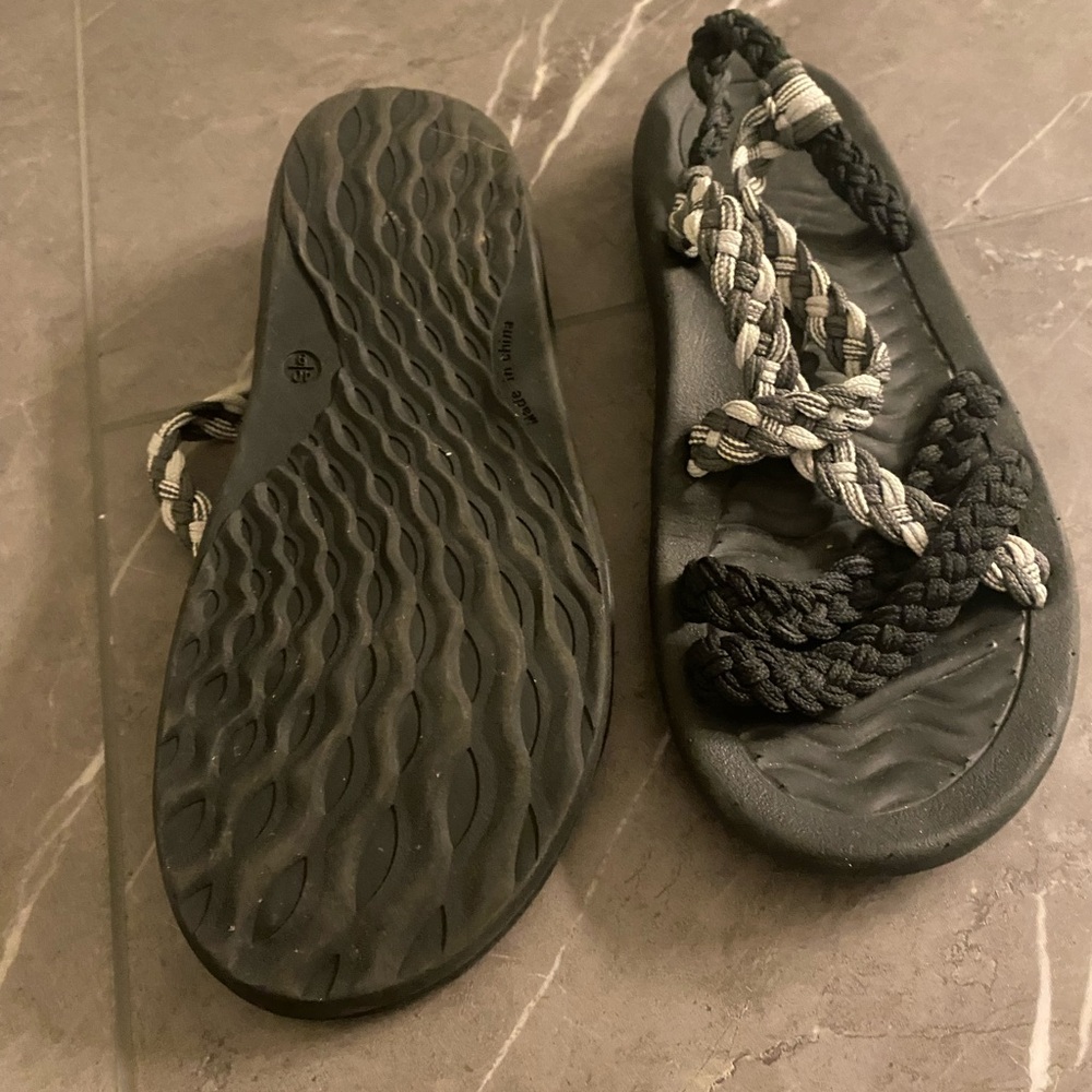 Women strappy sandals